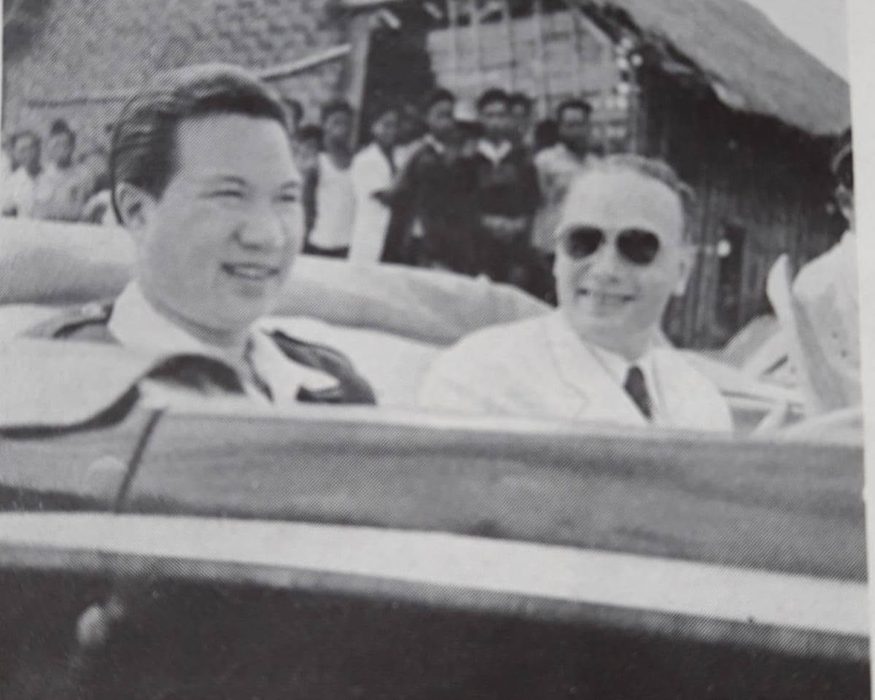 Bảo Đại et Léon Pignon à Ban Mê Thuột